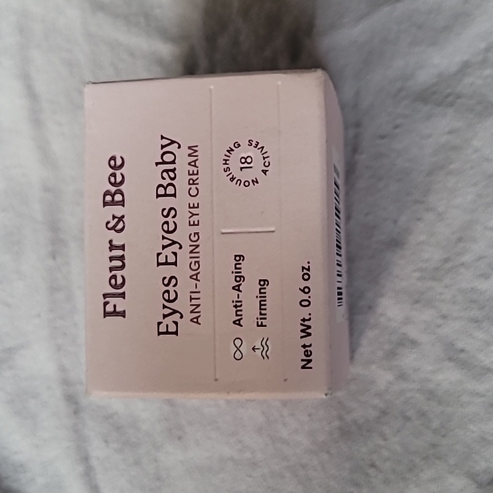 Fleur & bee eyes eyes baby